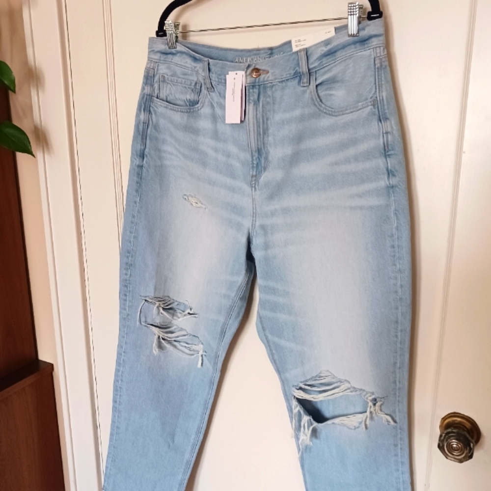 American Eagle Mom Jean size 16 Light Indigo. NWT.